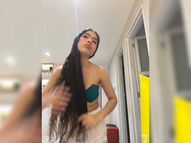 LeiaStone live cam on BongaCams