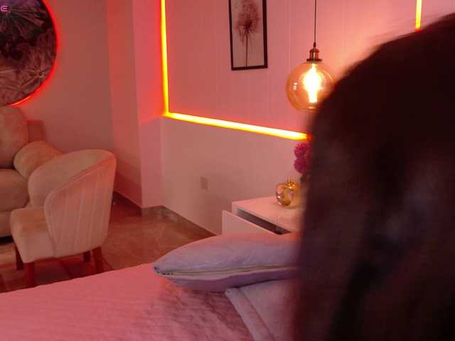 LeiaStone live cam on BongaCams