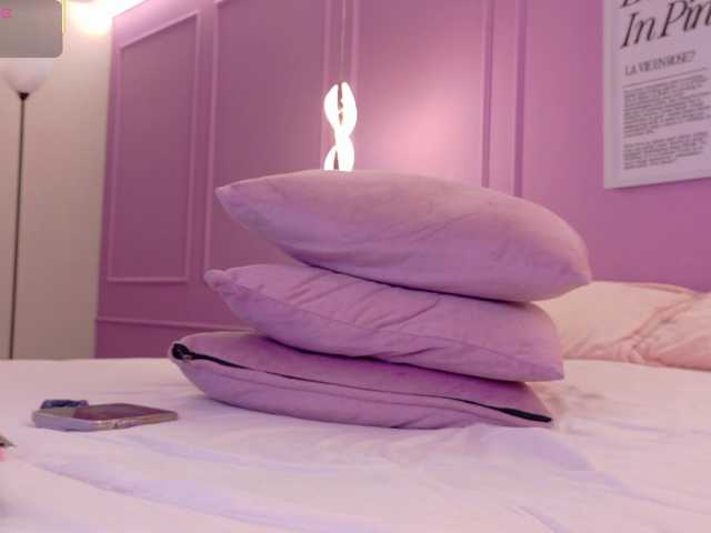 LeiaStone's BongaCams show and profile