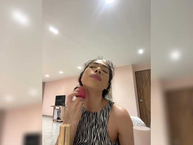 LeiaStone live cam on BongaCams