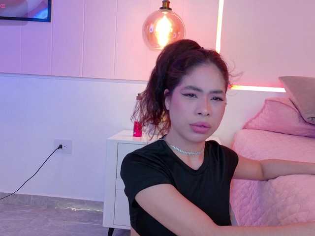 LeiaStone live cam on BongaCams