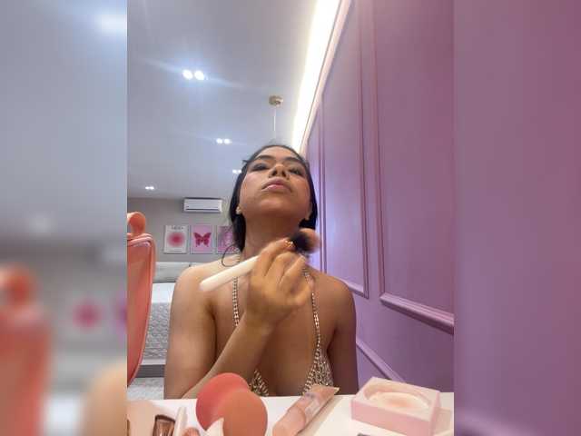 LeiaStone live cam on BongaCams