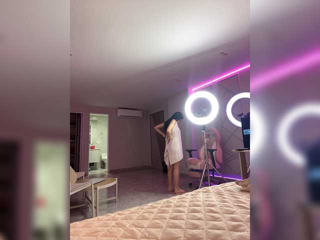 LeiaStone live cam on BongaCams