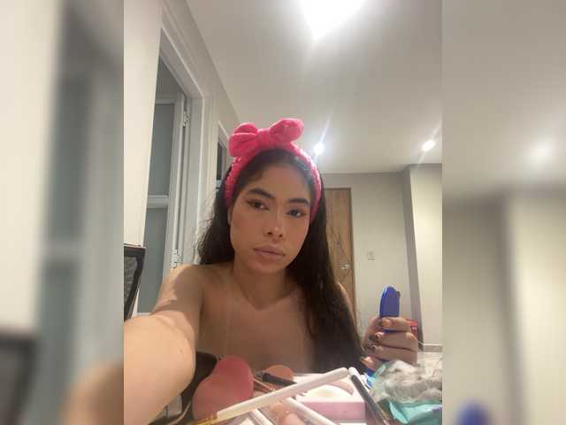 LeiaStone live cam on BongaCams