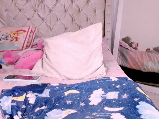 bonniebakerr Live Cam and Statistics on UnifiedCams