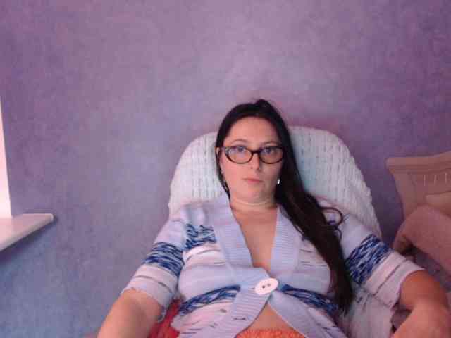 Este modelo está en vivo ahora. AmandaFresh24