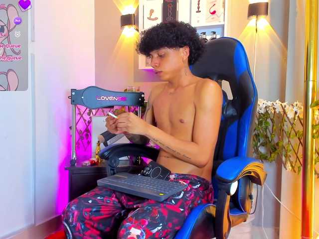 TaylorBlack live webcam show