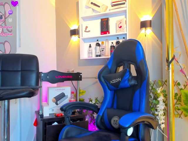 TaylorBlack live cam on BongaCams