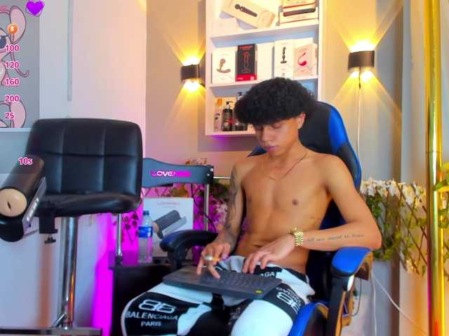 TaylorBlack live webcam show
