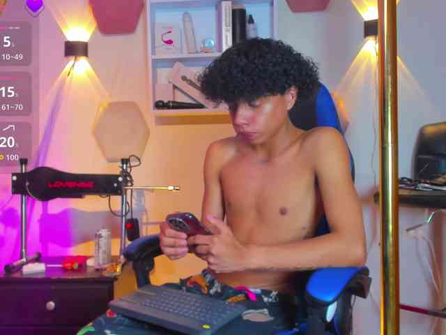 TaylorBlack Live Webcam on BongaCams