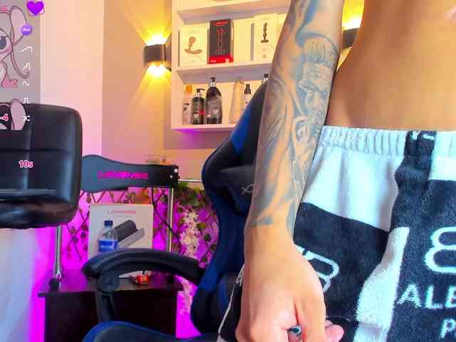 TaylorBlack Live Webcam on BongaCams