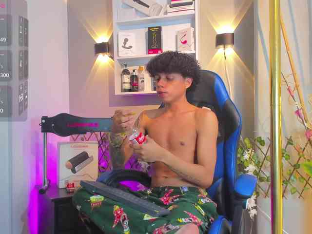 TaylorBlack Sex Cam Show