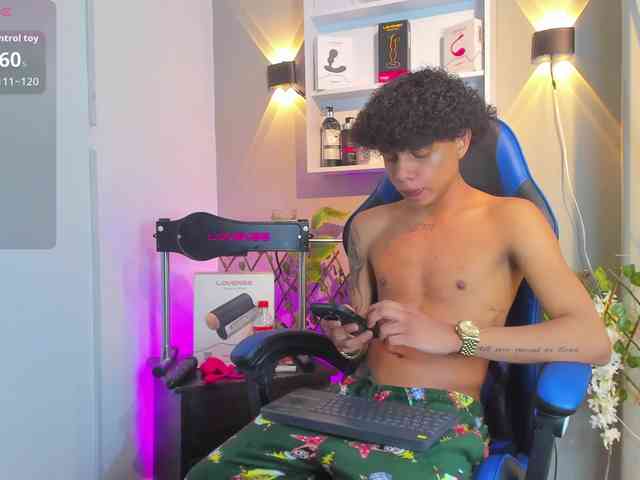 TaylorBlack Sex Cam Show