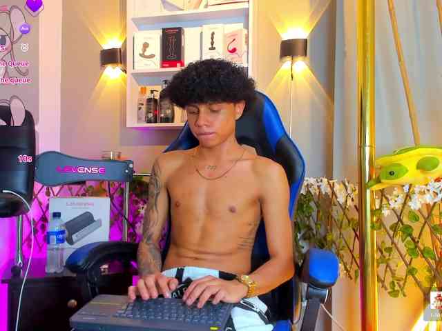 TaylorBlack Live Webcam on BongaCams