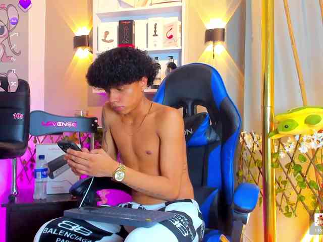 TaylorBlack Live Webcam on BongaCams