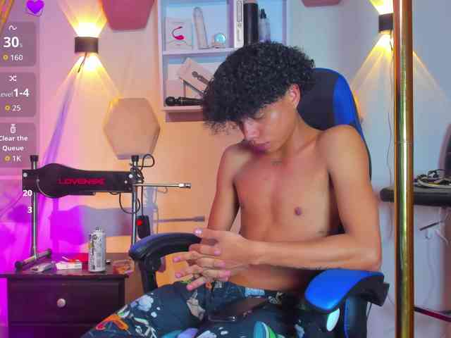 TaylorBlack Live Webcam on BongaCams