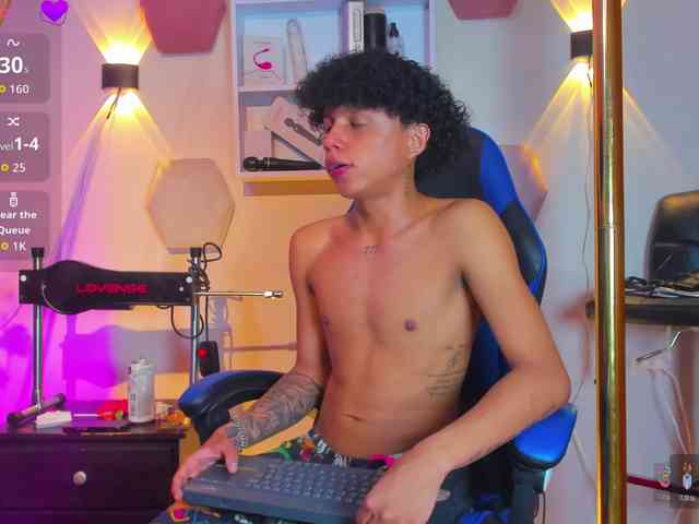 TaylorBlack Live Webcam on BongaCams