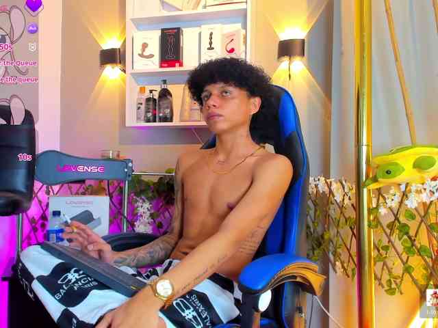 TaylorBlack Live Webcam on BongaCams