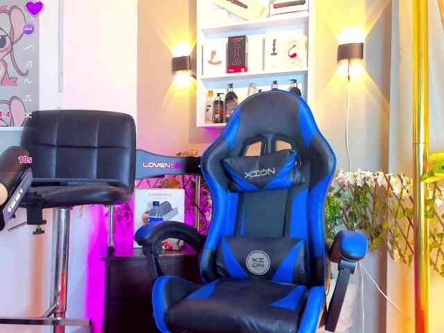 TaylorBlack Live Webcam on BongaCams