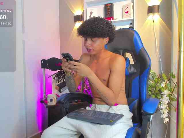 TaylorBlack Sex Cam Show