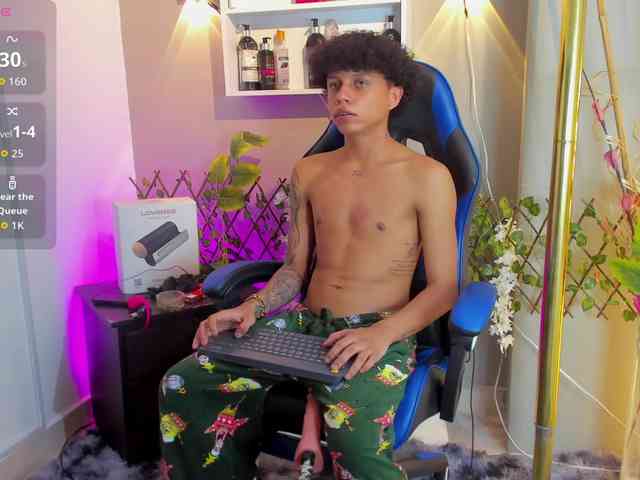 TaylorBlack Sex Cam Show