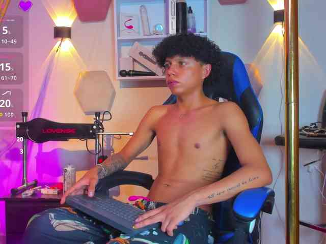 TaylorBlack Live Webcam on BongaCams
