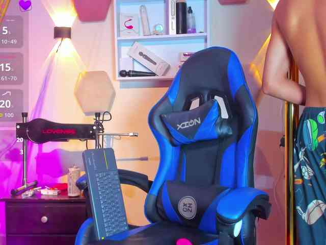 TaylorBlack Live Webcam on BongaCams