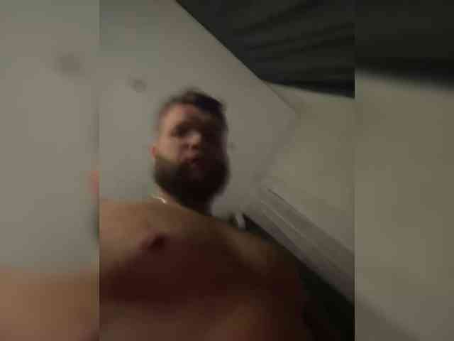 Model: LoversVictory69