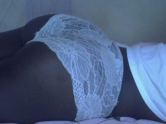 Sexyhanish live cam on BongaCams
