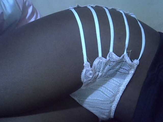Sexyhanish live cam on BongaCams