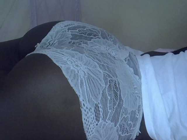 Sexyhanish live cam on BongaCams