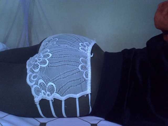 Sexyhanish live cam on BongaCams