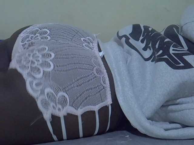 Sexyhanish live cam on BongaCams