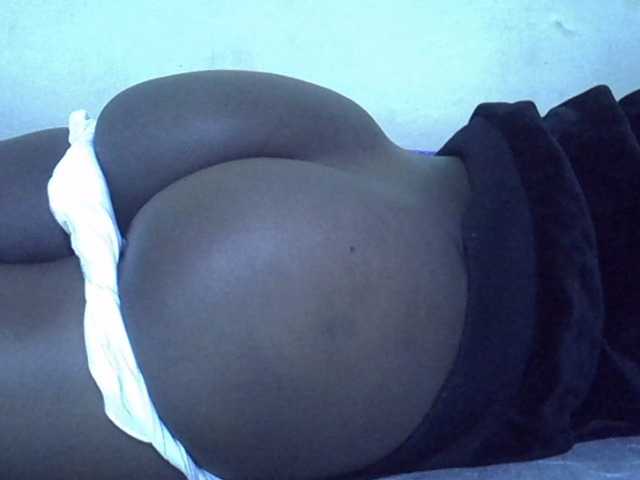 Sexyhanish live cam on BongaCams