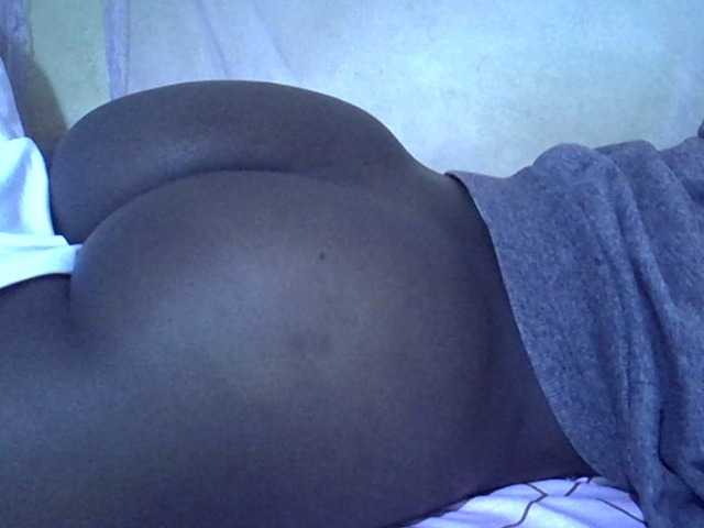 Sexyhanish live webcam show