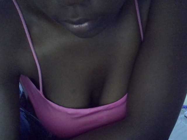 Sexyhanish live cam on BongaCams