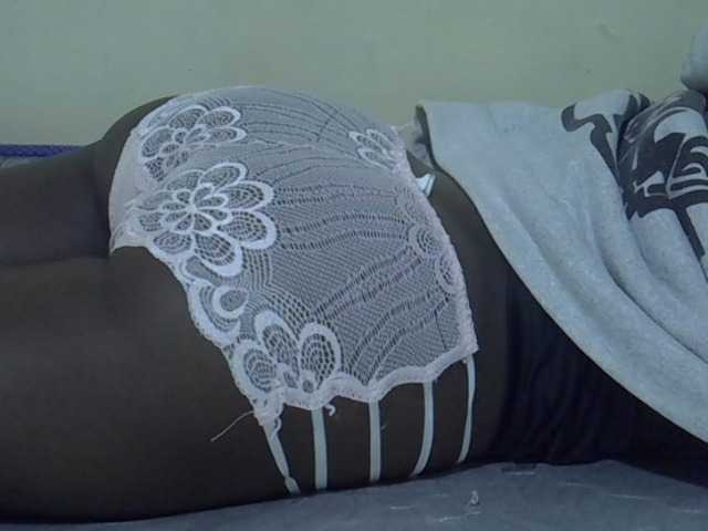 Sexyhanish live cam on BongaCams