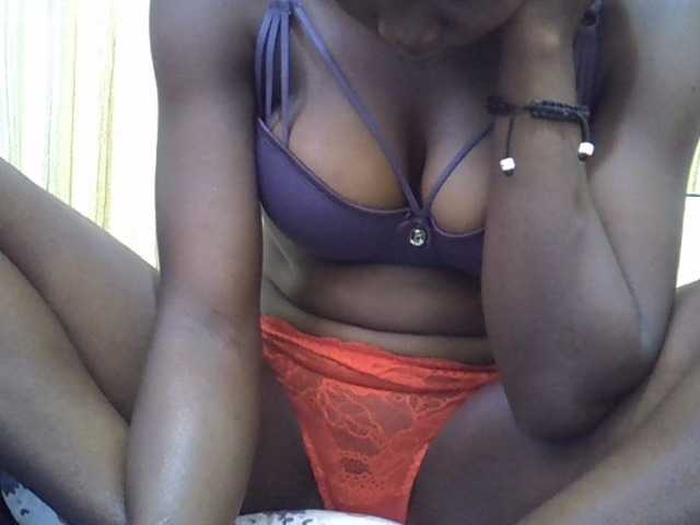 Sexyhanish live cam on BongaCams