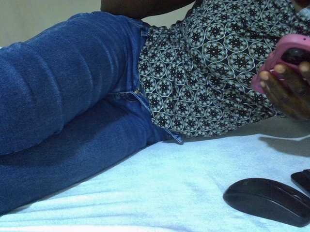 Sexyhanish live cam on BongaCams