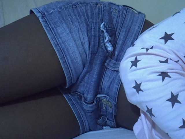 Sexyhanish live cam on BongaCams