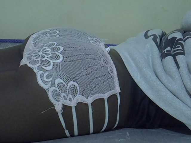 Sexyhanish live cam on BongaCams