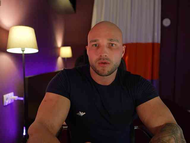 RikAdler Live Webcam on BongaCams