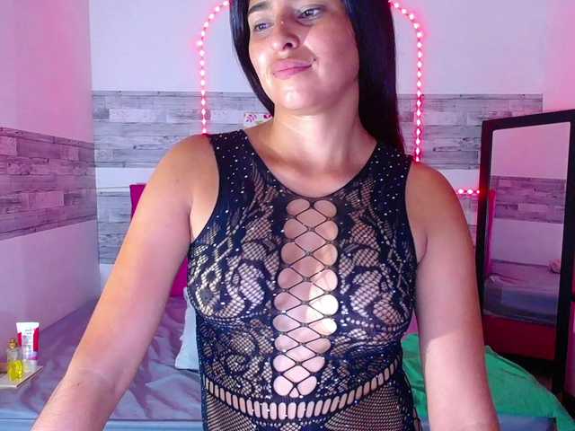 Pleassing-neighbor live cam on BongaCams