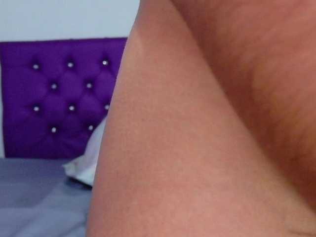 Pleassing-neighbor live cam on BongaCams