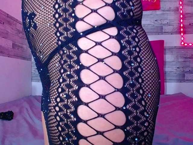 Pleassing-neighbor live cam on BongaCams