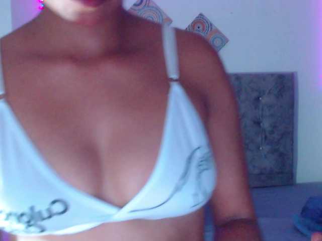 Pleassing-neighbor live cam on BongaCams