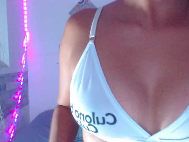 Pleassing-neighbor live cam on BongaCams