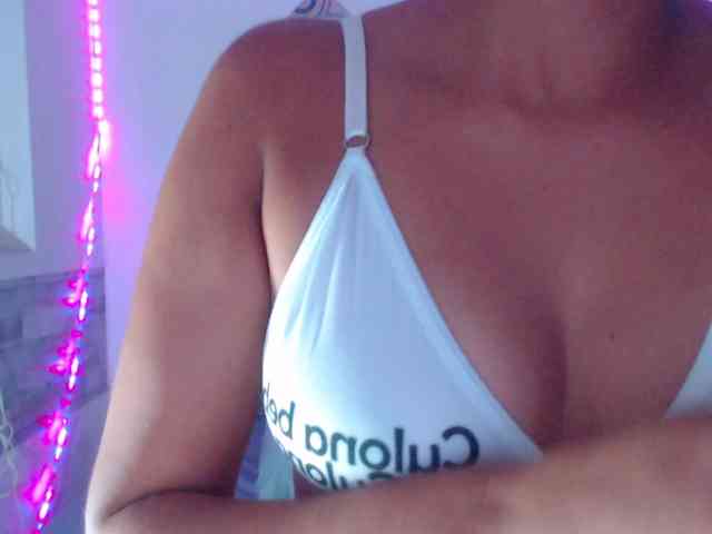 Pleassing-neighbor webcam