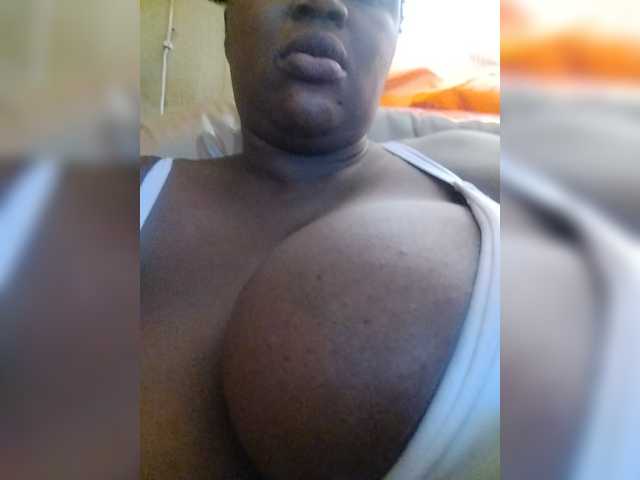 Assybusty live cam on BongaCams