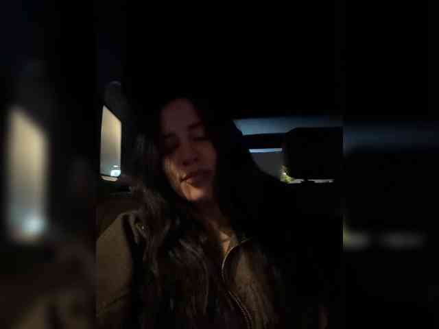 Este modelo está en vivo ahora. MarKaa0